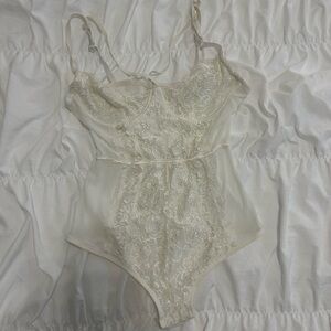 Elegant Lace Bodysuit in Cream